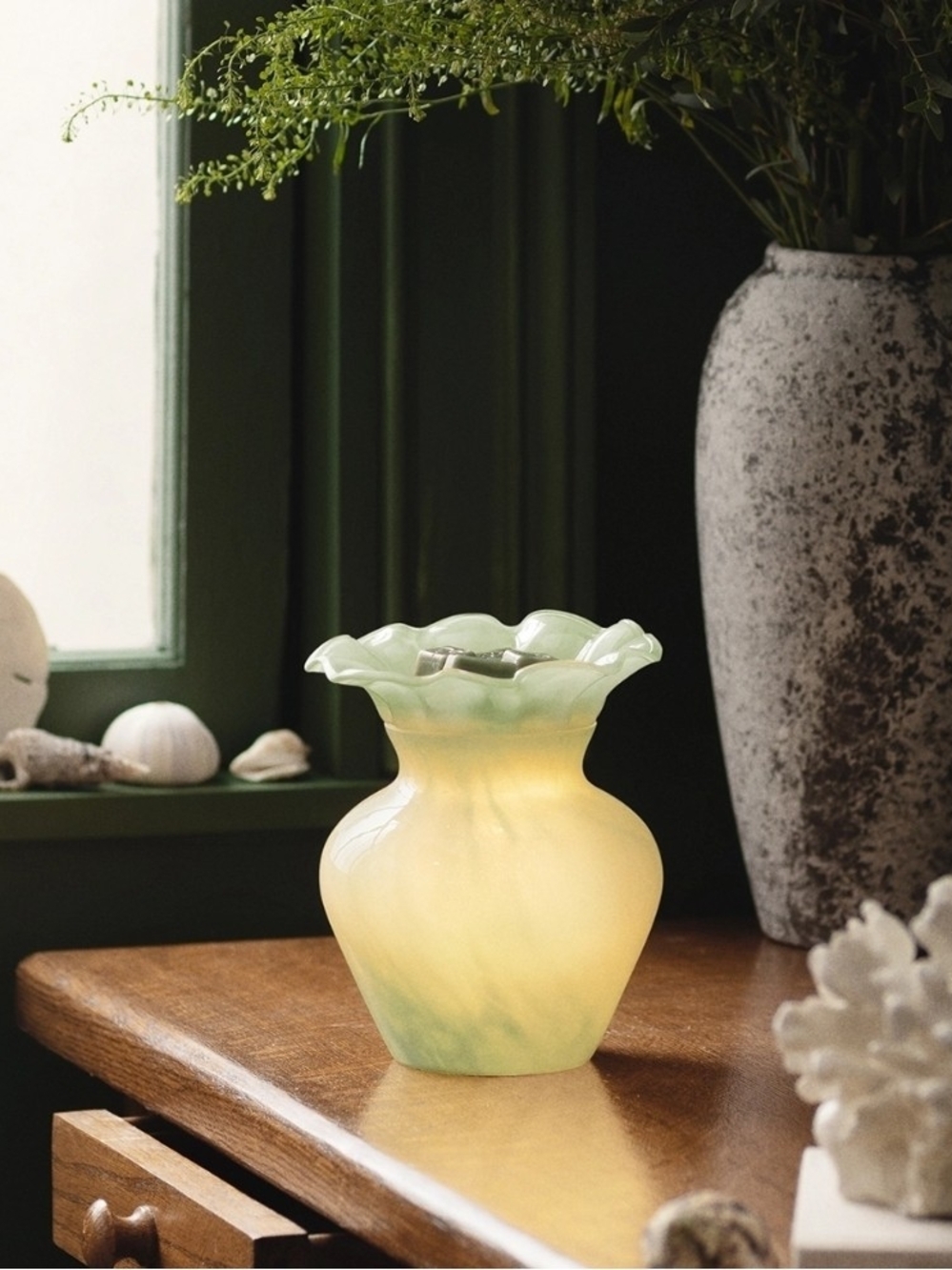 Scentsy Seafoam Bloom Warmer - Seafoam Green and Cream